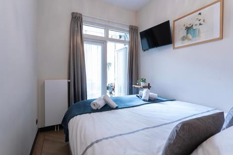 Bed, TV and multimedia