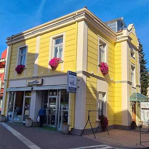Property building, Facade/entrance
