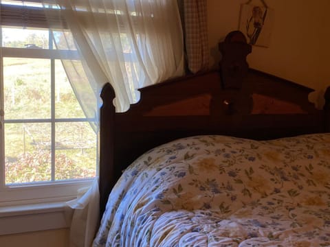 8 bedroom 12 bed Large Country Home House in Kentucky