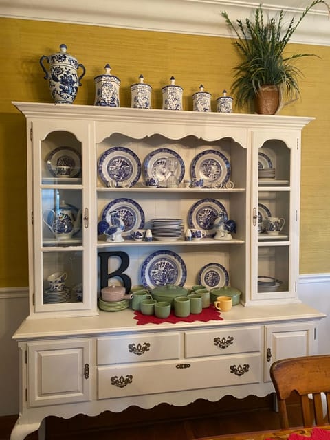 8 bedroom 12 bed Large Country Home House in Kentucky