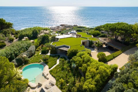 Property building, Day, Natural landscape, Bird's eye view, Garden, Garden, Garden view, Pool view, Sea view, Swimming pool