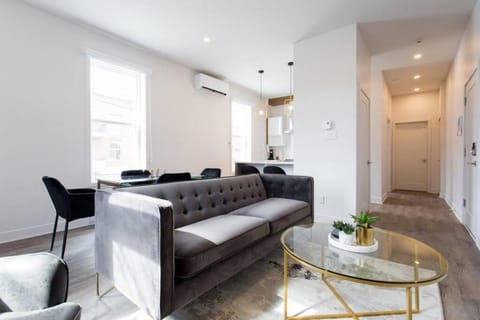 Living room, Seating area, Dining area, air conditioner