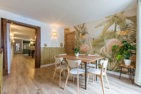 Seating area, Dining area