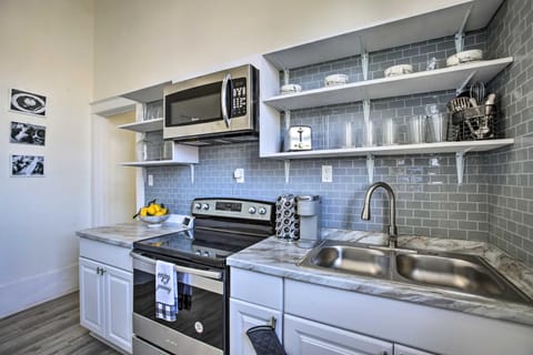 Modern NOLA Condo 2 Mi to Bourbon Street Apartment in New Orleans