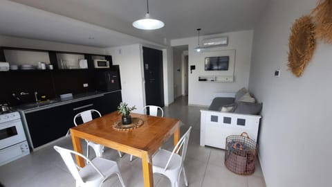 Kitchen or kitchenette, Living room, air conditioner
