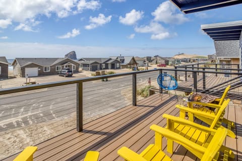 The Rock Inn Yacht - Meredith Lodging House in Pacific City