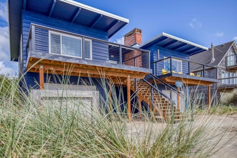 The Rock Inn Yacht - Meredith Lodging House in Pacific City