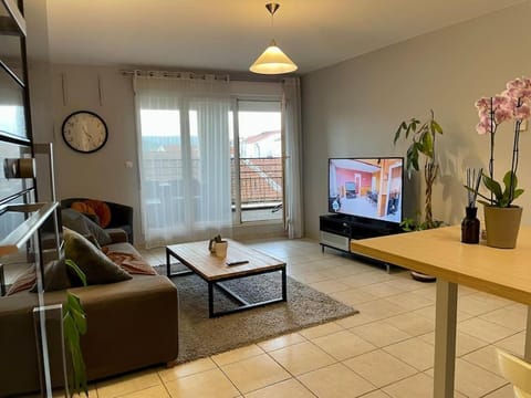 L'idéal Cosy-wifi-Netflix et Garage Apartment in Auvergne-Rhône-Alpes
