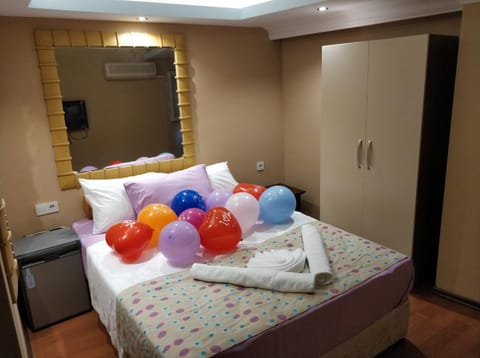 Bed, Photo of the whole room, air conditioner