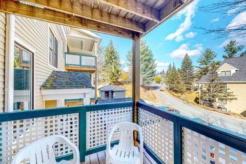 All Season Mountain Retreat Apartment in Mount Snow