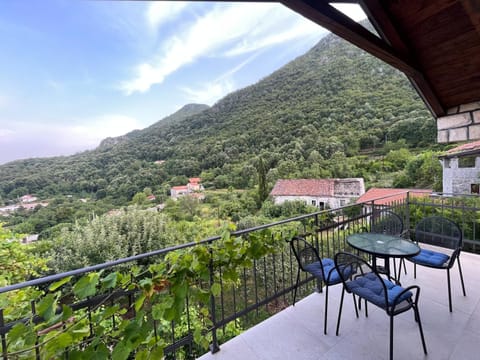 View (from property/room), Balcony/Terrace, Mountain view