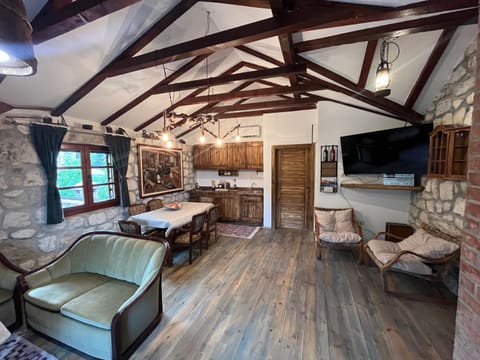 TV and multimedia, Kitchen or kitchenette, Seating area, Dining area