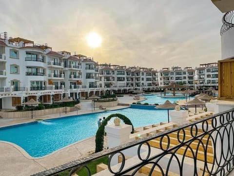 Property building, Day, Balcony/Terrace, Pool view, Swimming pool