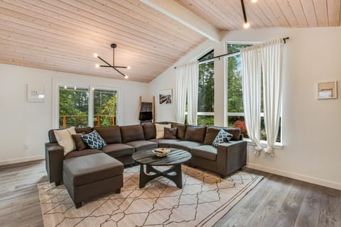 Fika Hus House in Anderson Island