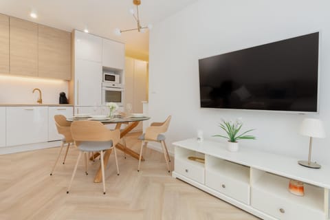 TV and multimedia, Kitchen or kitchenette, Evening entertainment, oven, stove