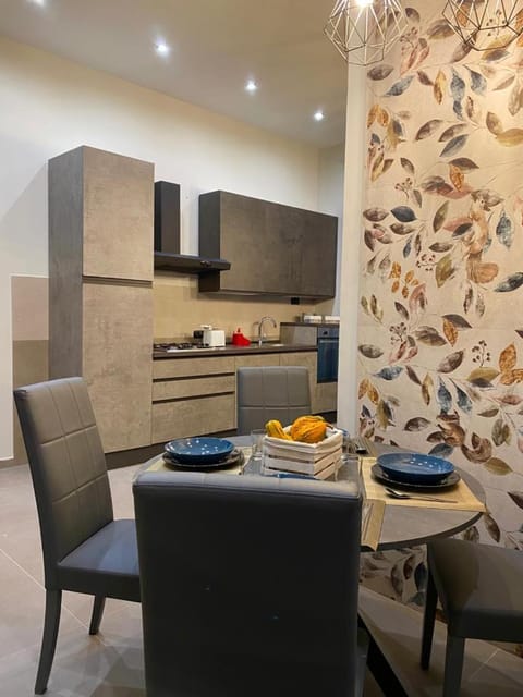 Kitchen or kitchenette, Living room, Seating area, Dining area, minibar, pet friendly, stove, toaster