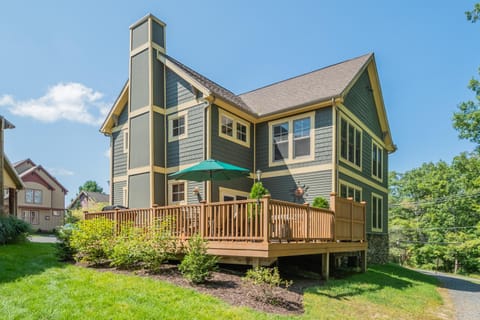Property building, Patio, Facade/entrance, Neighbourhood, Garden