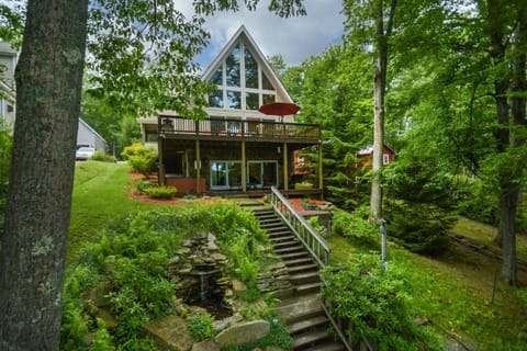 Property building, Facade/entrance, Natural landscape, Garden, Balcony/Terrace, Garden view