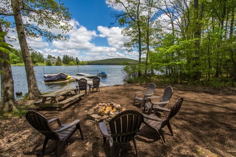 Natural landscape, BBQ facilities, View (from property/room), Seating area, Canoeing, Garden view, Lake view