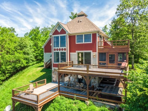 Property building, Patio, Natural landscape, Garden, Balcony/Terrace, Garden view