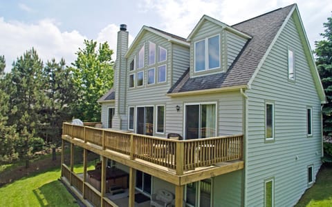 Property building, Facade/entrance, Bird's eye view, BBQ facilities, Garden, Balcony/Terrace, Garden view