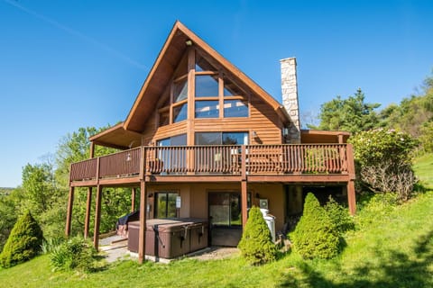 Property building, Patio, Garden, Hot Tub, Balcony/Terrace, Garden view