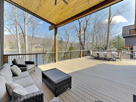 Patio, Day, View (from property/room), Balcony/Terrace, Seating area, Lake view, furniture