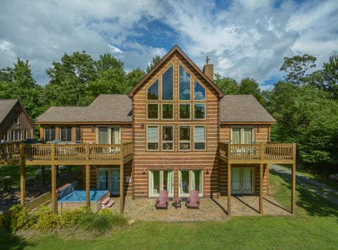 Property building, Patio, Natural landscape, Garden, Hot Tub, Balcony/Terrace, Garden view
