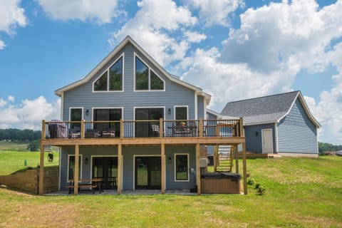 Property building, Natural landscape, Hot Tub, Balcony/Terrace