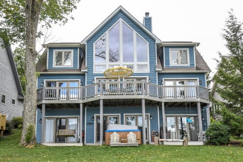 Property building, Facade/entrance, Neighbourhood, Garden, Hot Tub, Balcony/Terrace