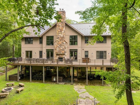 Property building, Patio, Garden, Garden view, fireplace