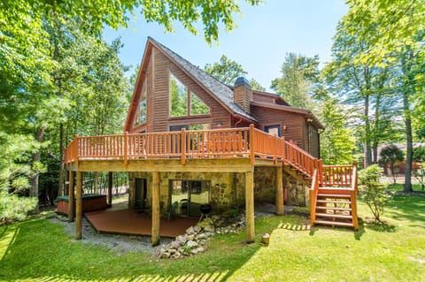 Property building, Patio, Natural landscape, Garden, Balcony/Terrace, Garden view