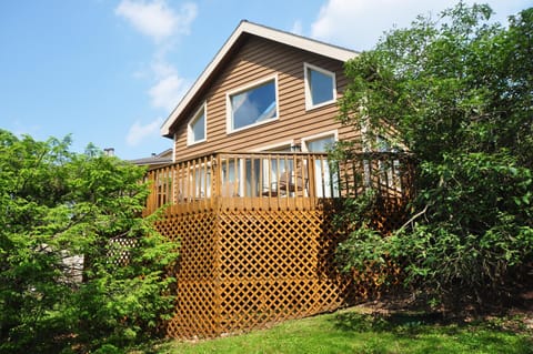 Property building, Patio, Facade/entrance, Natural landscape, Garden, Garden view
