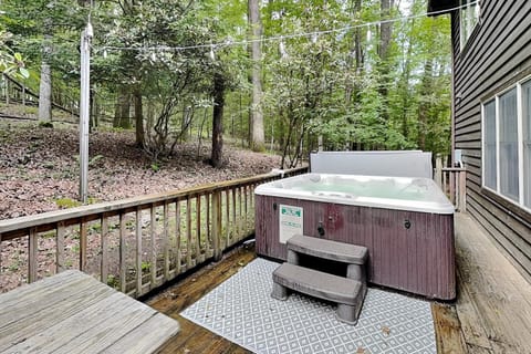 Natural landscape, Hot Tub, Balcony/Terrace, Garden view