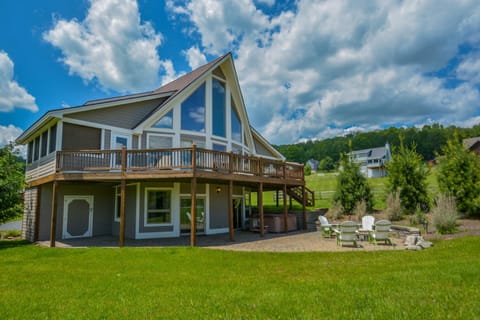 Property building, Patio, Garden, Hot Tub, Balcony/Terrace, Mountain view