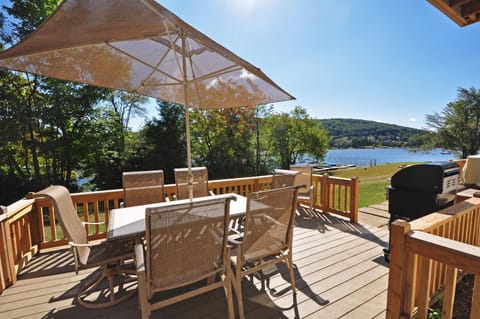 Patio, BBQ facilities, Seating area, Dining area, Lake view