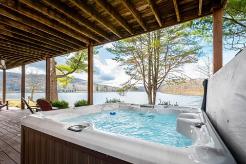 Patio, Natural landscape, Hot Tub, Lake view, Mountain view