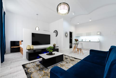 TV and multimedia, Living room, Seating area, Evening entertainment
