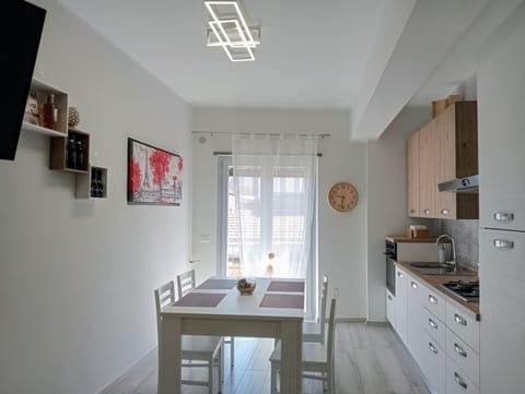 TV and multimedia, Kitchen or kitchenette, Dining area, pet friendly, stove