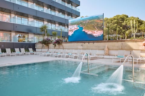 Property building, Pool view, Swimming pool, sunbed