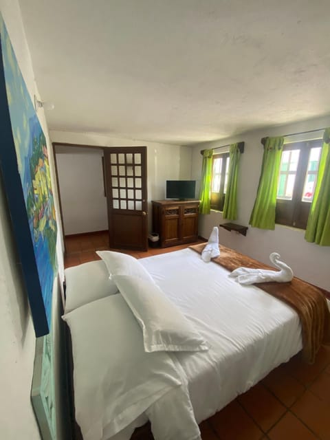 TV and multimedia, Photo of the whole room, Bedroom