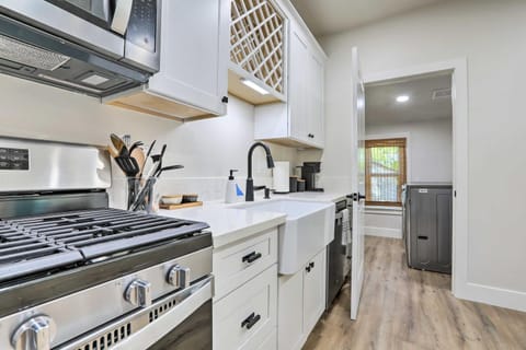 Boho-Chic Folsom Retreat Walkable Location! House in Folsom