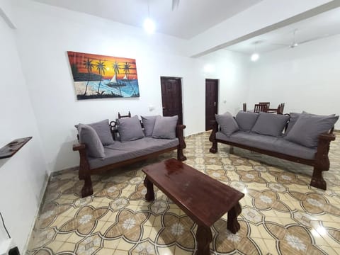 Communal lounge/ TV room, Decorative detail, Seating area, internet
