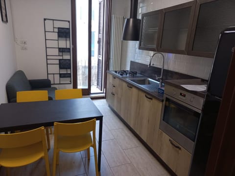 Kitchen or kitchenette, Dining area, stove