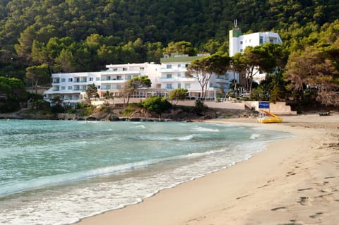 Property building, Facade/entrance, Beach, Beach