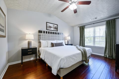 Stay In This Chic Townhome Near Olde Rope Mill House in Woodstock