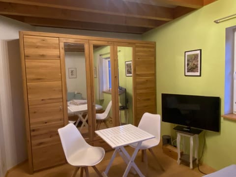 TV and multimedia, Seating area, wardrobe