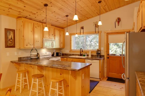 Near Hikes Arnold Cabin with EV Charger and Fire Pit Cabin in Arnold