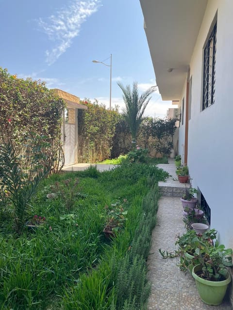Property building, Spring, Day, Garden, Garden view