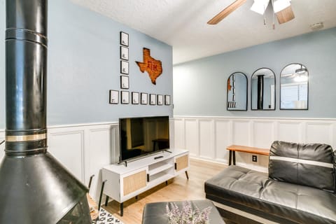 Aggie Game Day Retreat about 1 Mi to Texas A and M! House in College Station